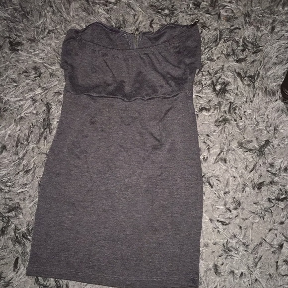 Halter dress - Picture 4 of 5